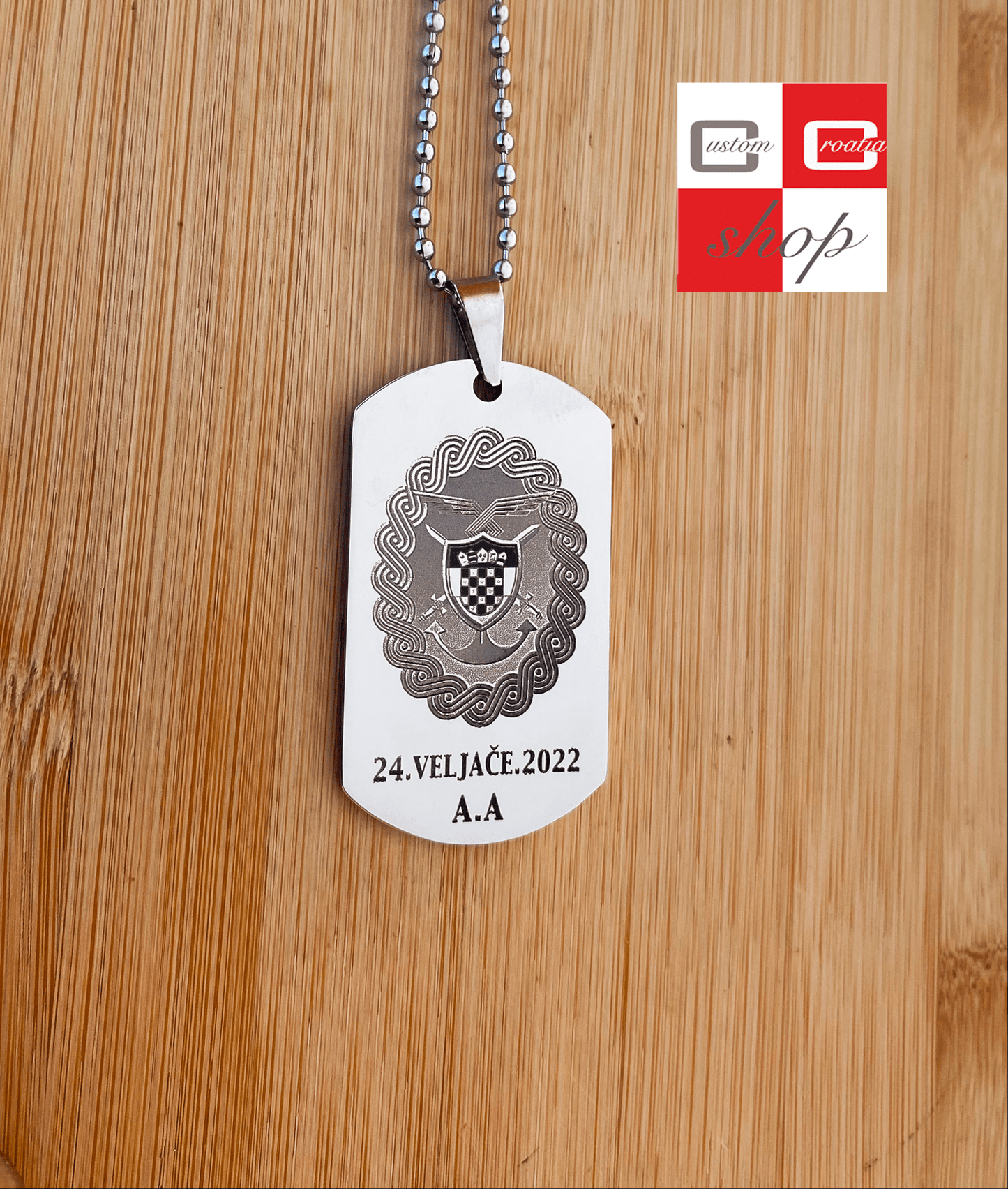 Glavni stožer OSRH, personalizirana laserski gravirana pločica od visoko kvalitetnog nehrđajučeg medicinskog čelika u više veličina i boja, sa lančićem srebrne boje. - CustomCroatiaShop