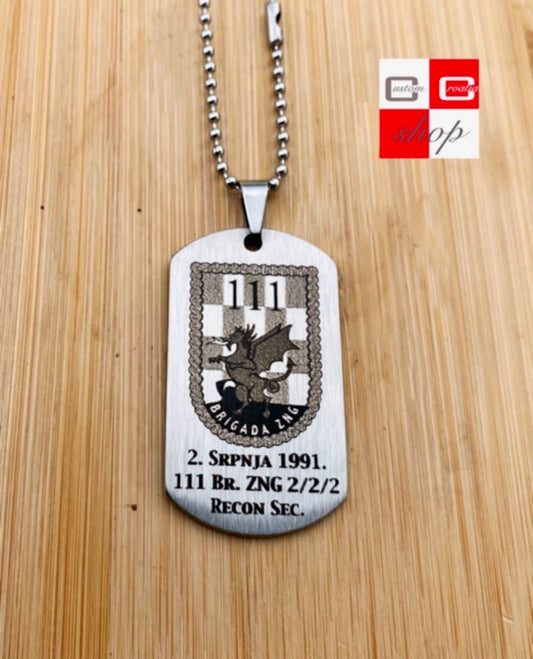 111.brigada ZNG, personalizirana laserski gravirana pločica od visoko kvalitetnog nehrđajučeg medicinskog čelika u više veličina i boja, sa lančićem srebrne boje. - CustomCroatiaShop