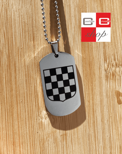 Hrvatski grb bijelo polje, personalizirana laserski gravirana pločica od visoko kvalitetnog nehrđajučeg medicinskog čelika u više veličina i boja, sa lančićem srebrne boje. - CustomCroatiaShop
